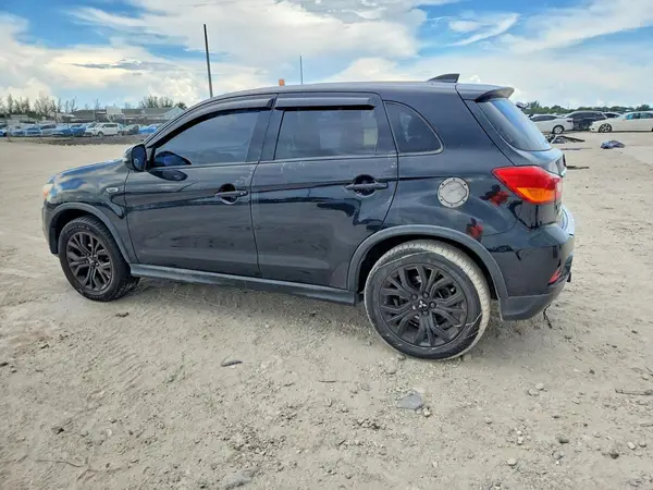 JA4AP3AU2JU004185 2018 MITSUBISHI OUTLANDER - Image 2