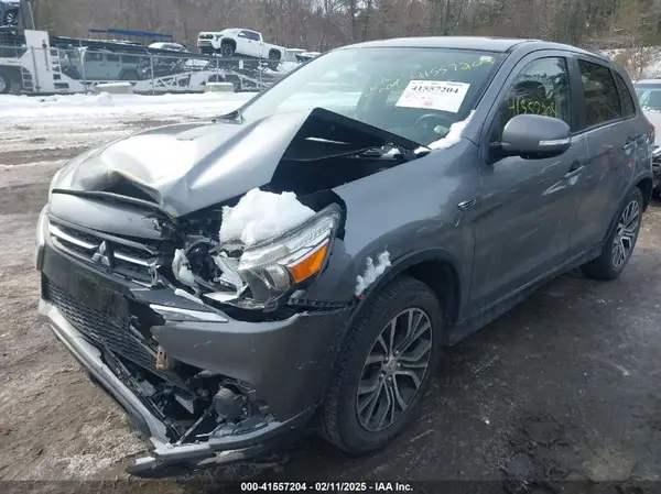 JA4AP3AU2JU004249 2018 MITSUBISHI OUTLANDER - Image 2