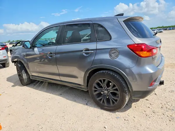 JA4AP3AU2JU008074 2018 MITSUBISHI OUTLANDER - Image 2