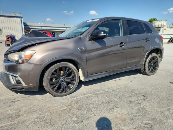 JA4AP3AU2JU010519 2018 MITSUBISHI OUTLANDER - Image 1