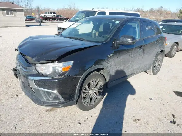 JA4AP3AU2JU010584 2018 MITSUBISHI OUTLANDER - Image 2
