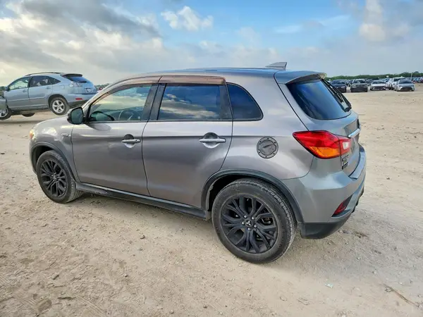 JA4AP3AU2JU011587 2018 MITSUBISHI OUTLANDER - Image 2