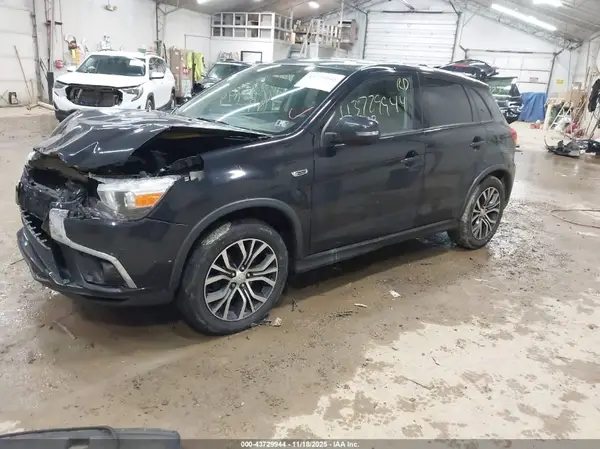 JA4AP3AU2JU012707 2018 MITSUBISHI OUTLANDER - Image 2