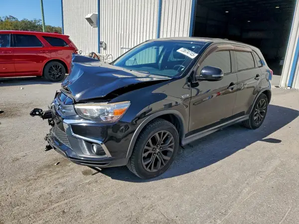 JA4AP3AU2JU015638 2018 MITSUBISHI OUTLANDER - Image 1