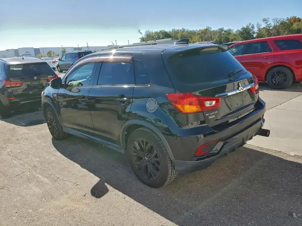JA4AP3AU2JU015638 2018 MITSUBISHI OUTLANDER - Image 2