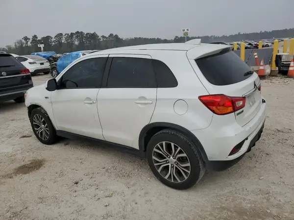 JA4AP3AU2JU018006 2018 MITSUBISHI OUTLANDER - Image 2