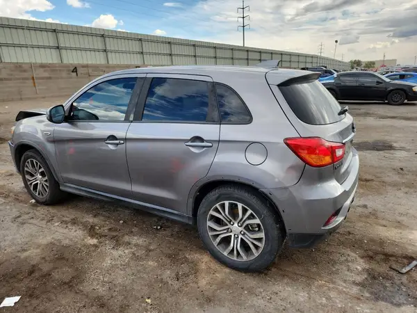 JA4AP3AU2JU018037 2018 MITSUBISHI OUTLANDER - Image 2