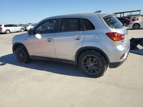 JA4AP3AU2JU018166 2018 MITSUBISHI OUTLANDER - Image 2