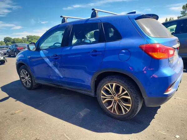 JA4AP3AU2JU020466 2018 MITSUBISHI OUTLANDER - Image 2