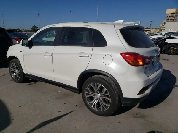 JA4AP3AU2JU021343 2018 MITSUBISHI OUTLANDER - Image 2