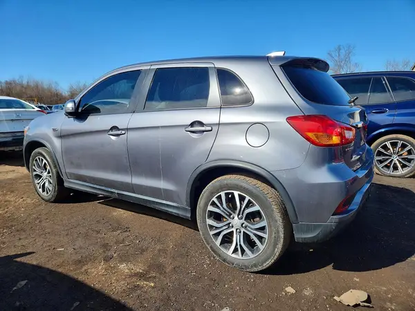 JA4AP3AU2JU023156 2018 MITSUBISHI OUTLANDER - Image 2