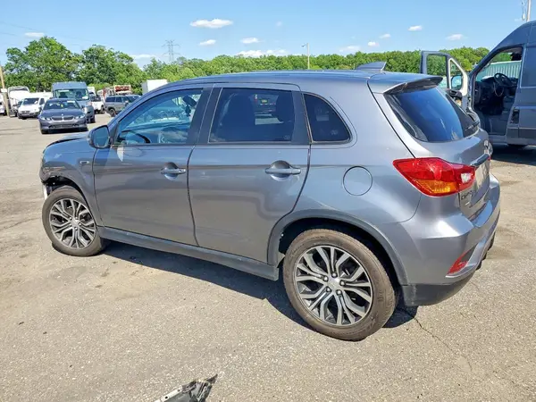 JA4AP3AU2JU024792 2018 MITSUBISHI OUTLANDER - Image 2