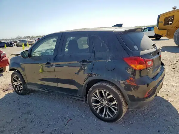 JA4AP3AU2JZ002214 2018 MITSUBISHI OUTLANDER - Image 2
