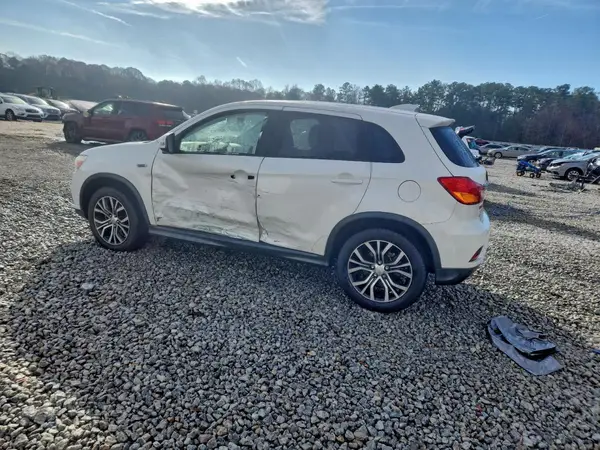 JA4AP3AU2JZ012175 2018 MITSUBISHI OUTLANDER - Image 2