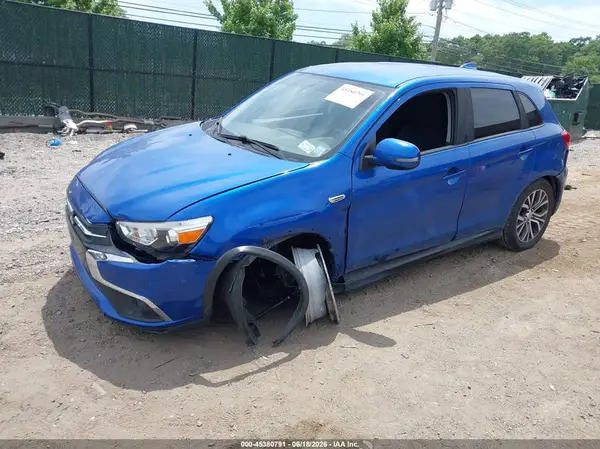 JA4AP3AU2JZ013584 2018 MITSUBISHI OUTLANDER - Image 2
