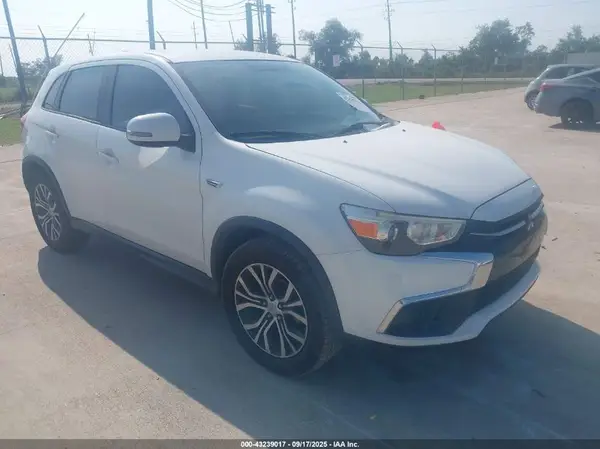 JA4AP3AU2JZ018056 2018 MITSUBISHI OUTLANDER - Image 1