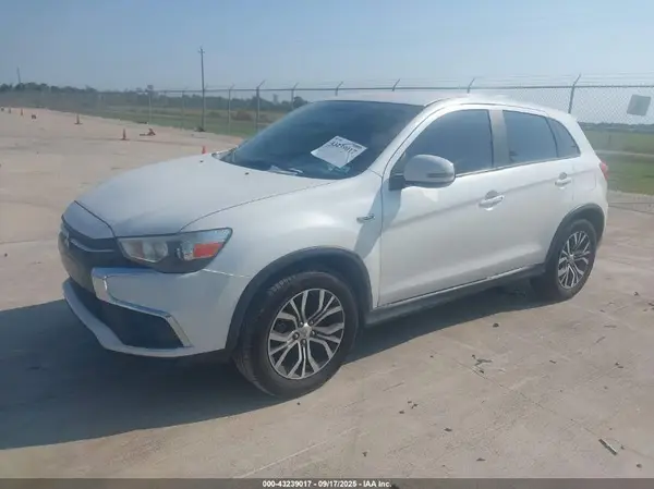 JA4AP3AU2JZ018056 2018 MITSUBISHI OUTLANDER - Image 2