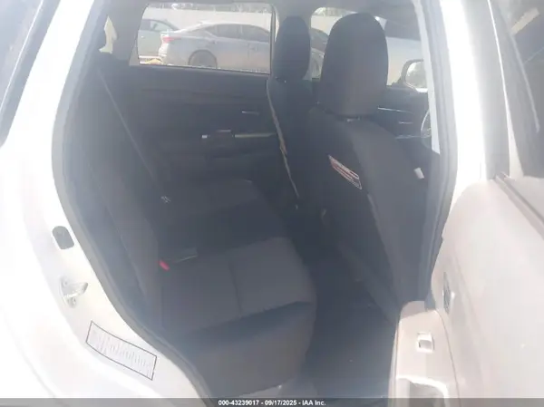 JA4AP3AU2JZ018056 2018 MITSUBISHI OUTLANDER - Image 8