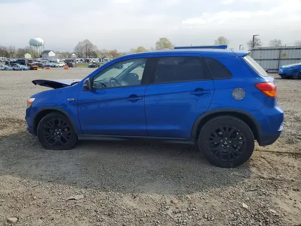 JA4AP3AU2JZ021720 2018 MITSUBISHI OUTLANDER - Image 2