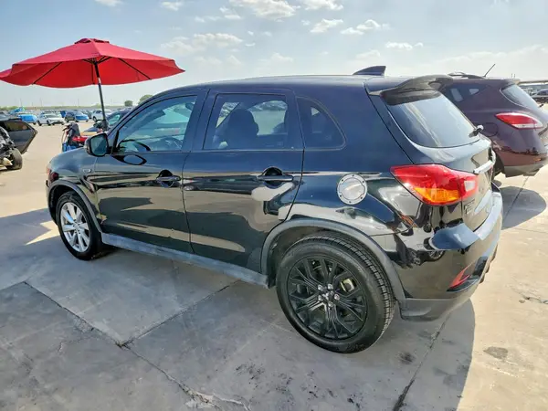JA4AP3AU2JZ031437 2018 MITSUBISHI OUTLANDER - Image 2