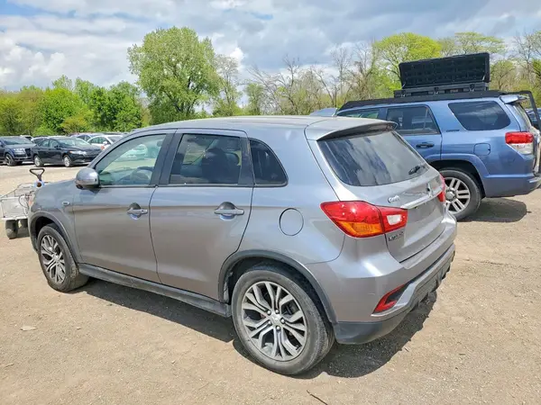 JA4AP3AU2JZ036458 2018 MITSUBISHI OUTLANDER - Image 2