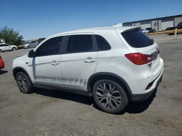 JA4AP3AU2KU005452 2019 MITSUBISHI OUTLANDER - Image 2