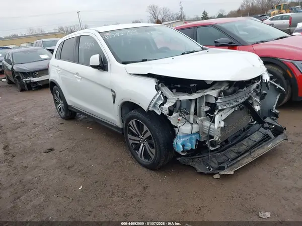 JA4AP3AU2LU014699 2020 MITSUBISHI OUTLANDER - Image 1