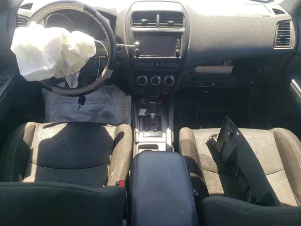 JA4AP3AU2LU015366 2020 MITSUBISHI OUTLANDER - Image 8