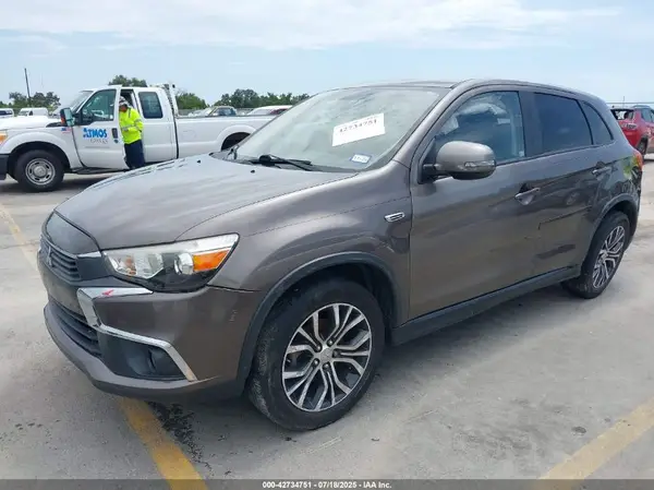 JA4AP3AU3HZ003267 2017 MITSUBISHI OUTLANDER - Image 2
