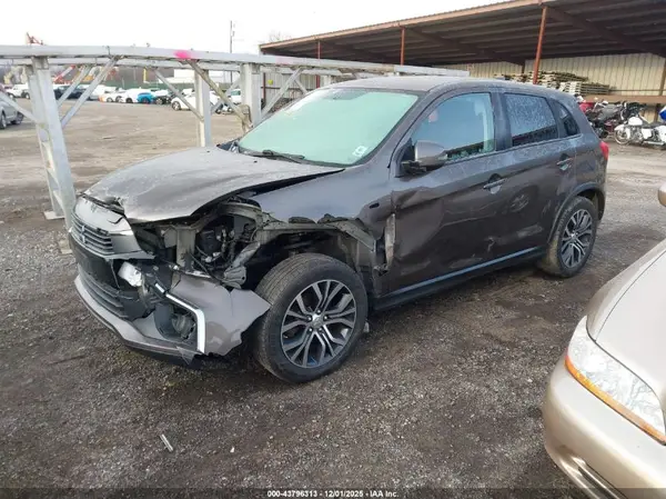 JA4AP3AU3HZ010350 2017 MITSUBISHI OUTLANDER - Image 2