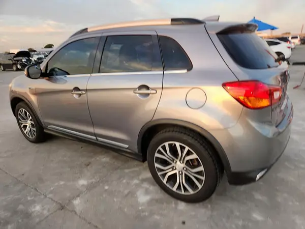 JA4AP3AU3HZ026578 2017 MITSUBISHI OUTLANDER - Image 2
