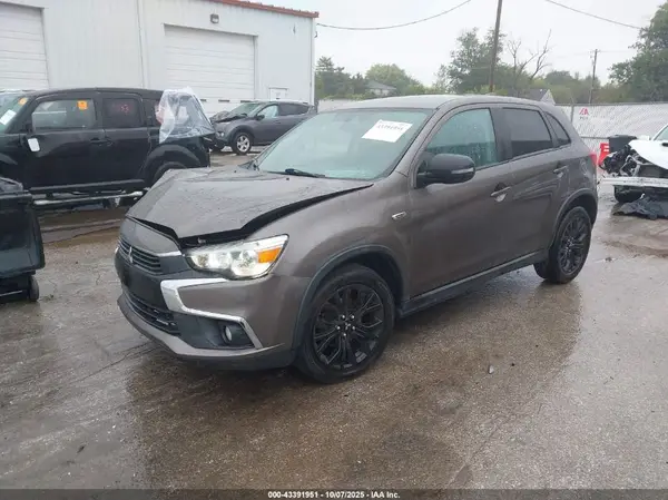 JA4AP3AU3HZ036222 2017 MITSUBISHI OUTLANDER - Image 2