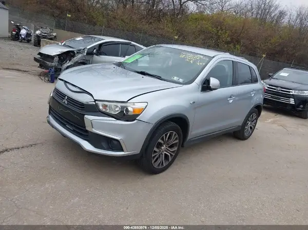 JA4AP3AU3HZ066921 2017 MITSUBISHI OUTLANDER - Image 2