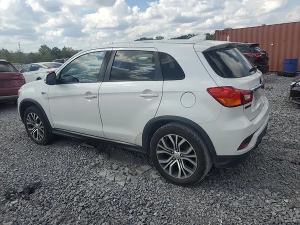 JA4AP3AU3JU001876 2018 MITSUBISHI OUTLANDER - Image 2