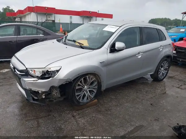 JA4AP3AU3JU004874 2018 MITSUBISHI OUTLANDER - Image 2