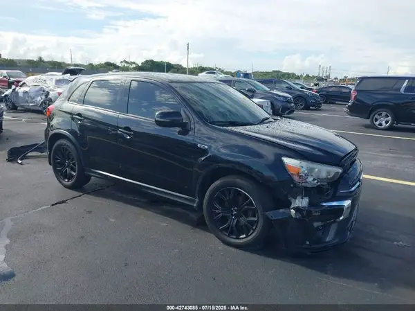 JA4AP3AU3JU008178 2018 MITSUBISHI OUTLANDER - Image 1