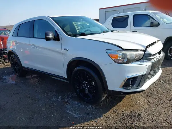 JA4AP3AU3JU016040 2018 MITSUBISHI OUTLANDER - Image 1