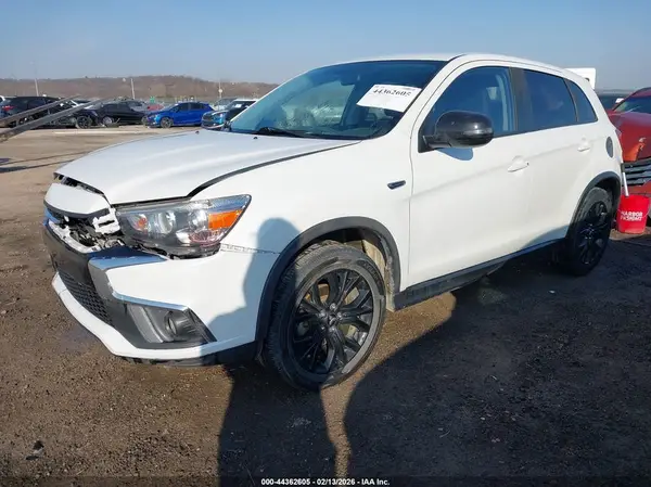 JA4AP3AU3JU016040 2018 MITSUBISHI OUTLANDER - Image 2