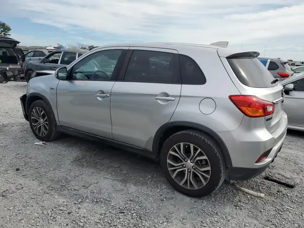 JA4AP3AU3JU016765 2018 MITSUBISHI OUTLANDER - Image 2