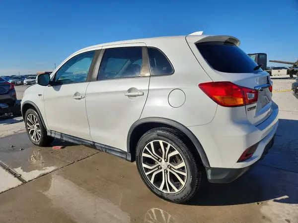 JA4AP3AU3JU021478 2018 MITSUBISHI OUTLANDER - Image 2