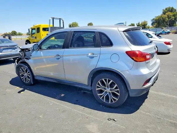 JA4AP3AU3JU021545 2018 MITSUBISHI OUTLANDER - Image 2