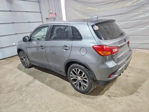 JA4AP3AU3JU021786 2018 MITSUBISHI OUTLANDER - Image 2