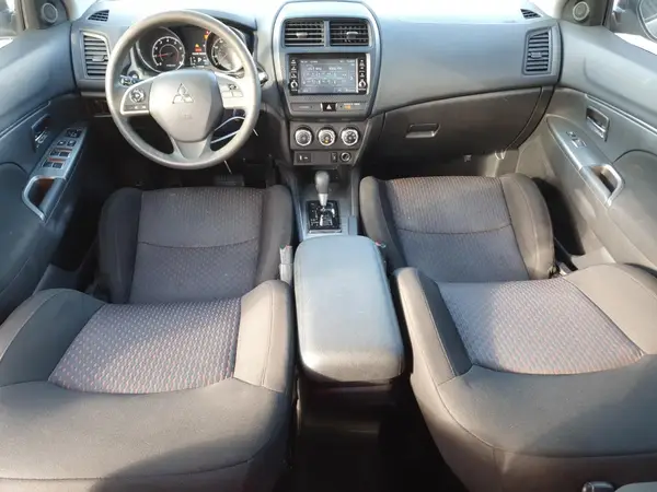 JA4AP3AU3JU023697 2018 MITSUBISHI OUTLANDER - Image 8