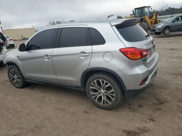 JA4AP3AU3JU023926 2018 MITSUBISHI OUTLANDER - Image 2