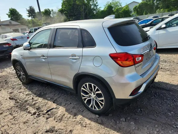 JA4AP3AU3JU024140 2018 MITSUBISHI OUTLANDER - Image 2