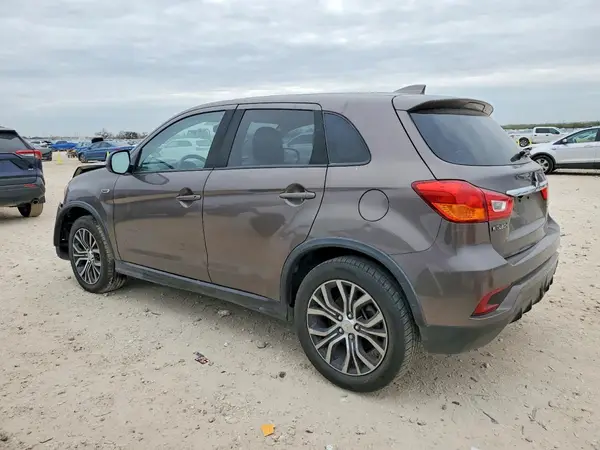 JA4AP3AU3JZ002366 2018 MITSUBISHI OUTLANDER - Image 2