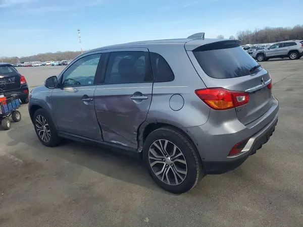JA4AP3AU3JZ007695 2018 MITSUBISHI OUTLANDER - Image 2
