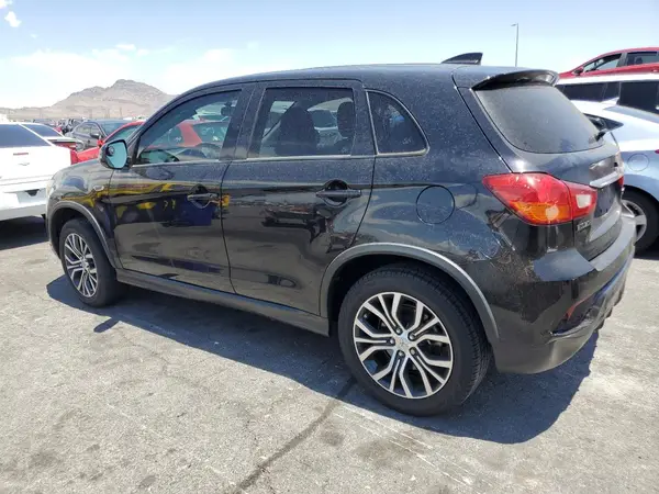 JA4AP3AU3JZ014761 2018 MITSUBISHI OUTLANDER - Image 2