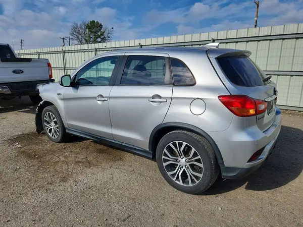 JA4AP3AU3JZ018227 2018 MITSUBISHI OUTLANDER - Image 2