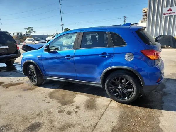 JA4AP3AU3JZ022858 2018 MITSUBISHI OUTLANDER - Image 2